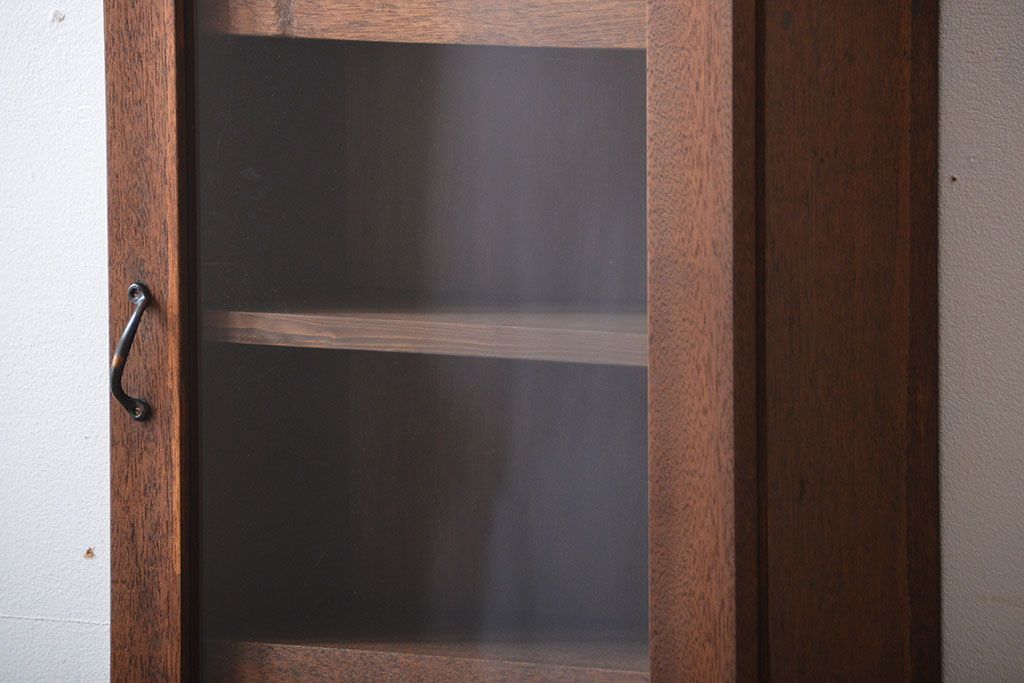 アンティーク家具　アンティーク　古い木製のお洒落な縦型壁掛け戸棚(2)