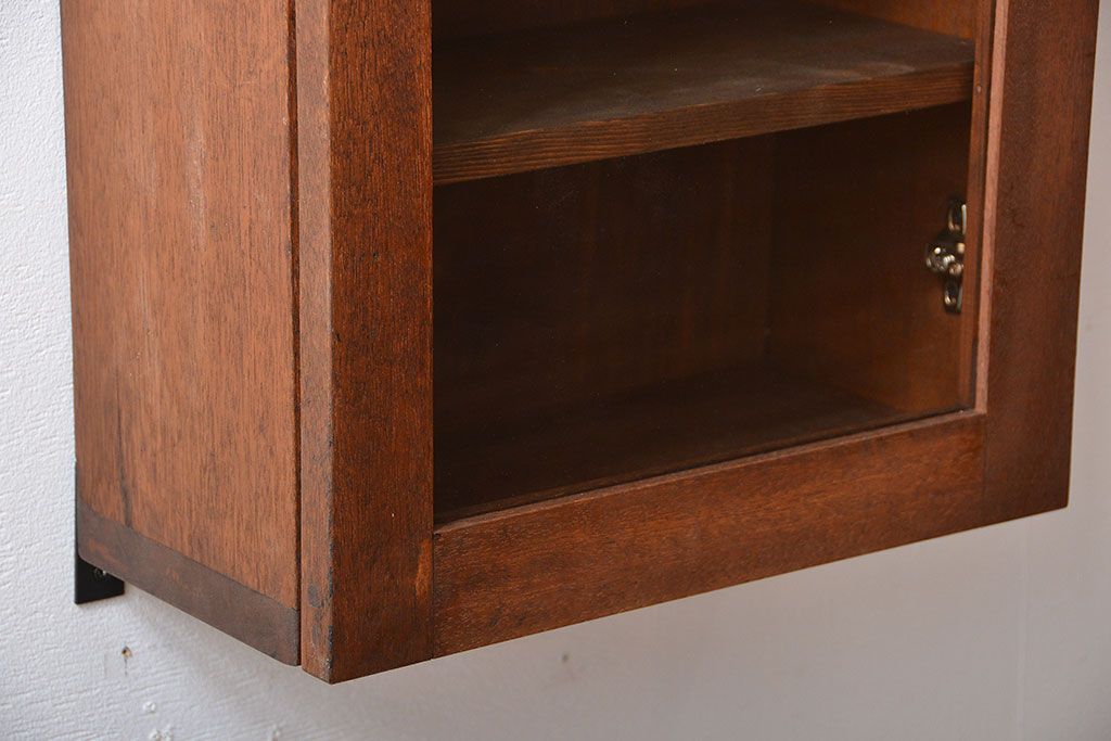 アンティーク家具　アンティーク　古い木製のお洒落な縦型壁掛け戸棚(2)