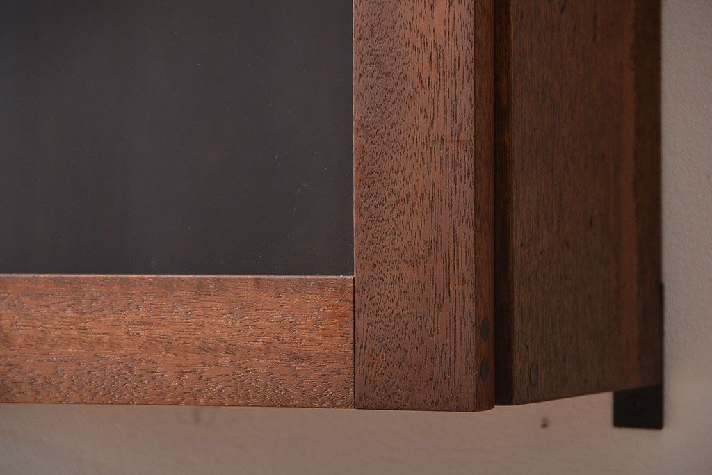 アンティーク家具　アンティーク　古い木製のお洒落な縦型壁掛け戸棚(2)