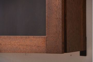 アンティーク家具　アンティーク　古い木製のお洒落な縦型壁掛け戸棚(2)