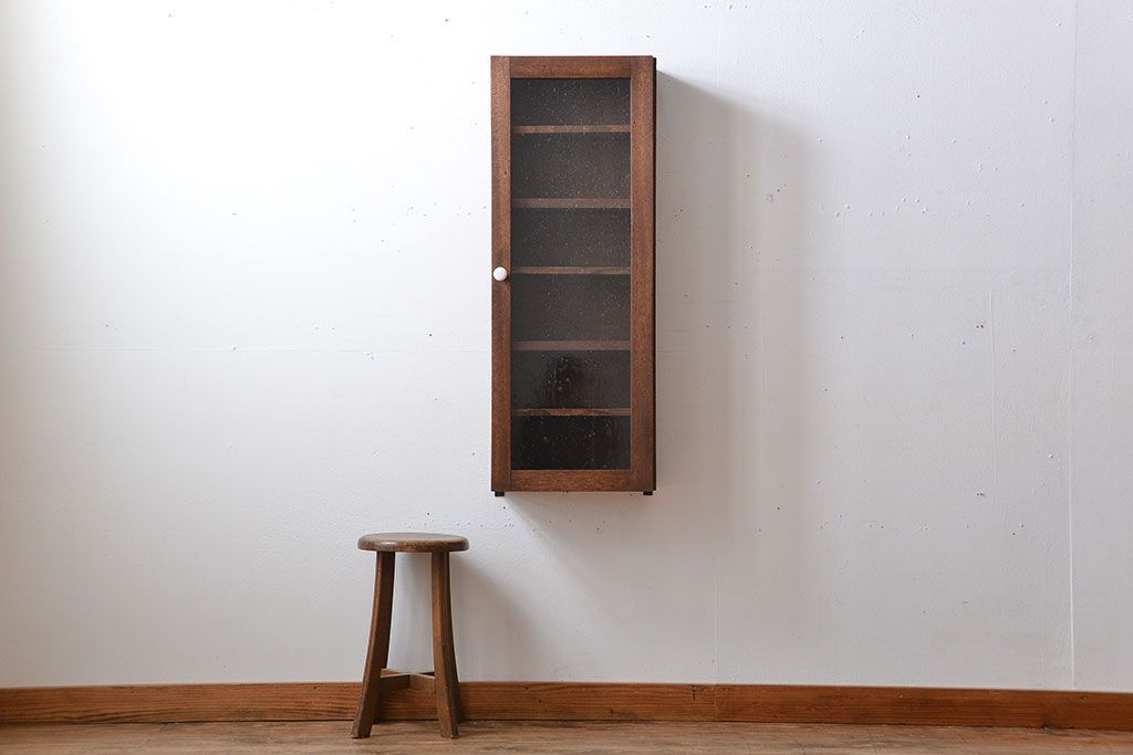 アンティーク家具　アンティーク　気泡ガラス入り!古い木製のお洒落な縦型壁掛け戸棚