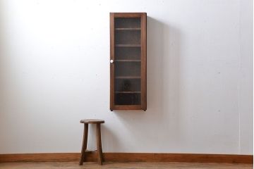 アンティーク家具　アンティーク　気泡ガラス入り!古い木製のお洒落な縦型壁掛け戸棚