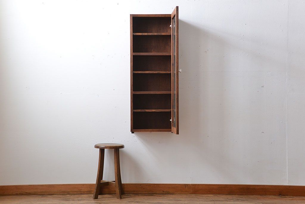 アンティーク家具　アンティーク　気泡ガラス入り!古い木製のお洒落な縦型壁掛け戸棚