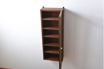 アンティーク家具　アンティーク　気泡ガラス入り!古い木製のお洒落な縦型壁掛け戸棚