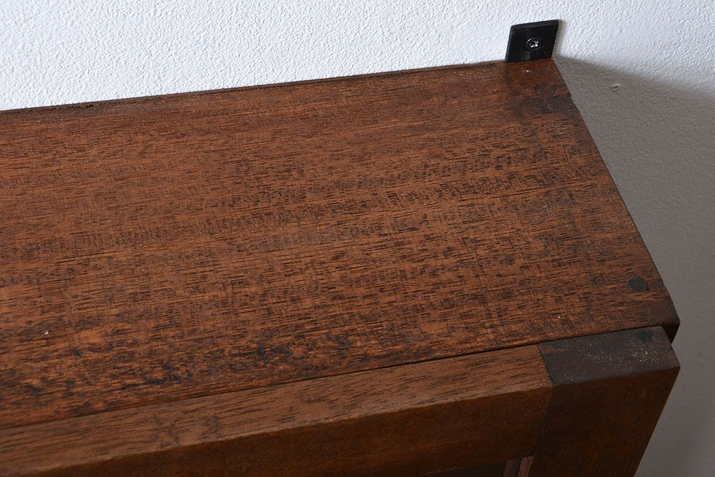 アンティーク家具　アンティーク　気泡ガラス入り!古い木製のお洒落な縦型壁掛け戸棚