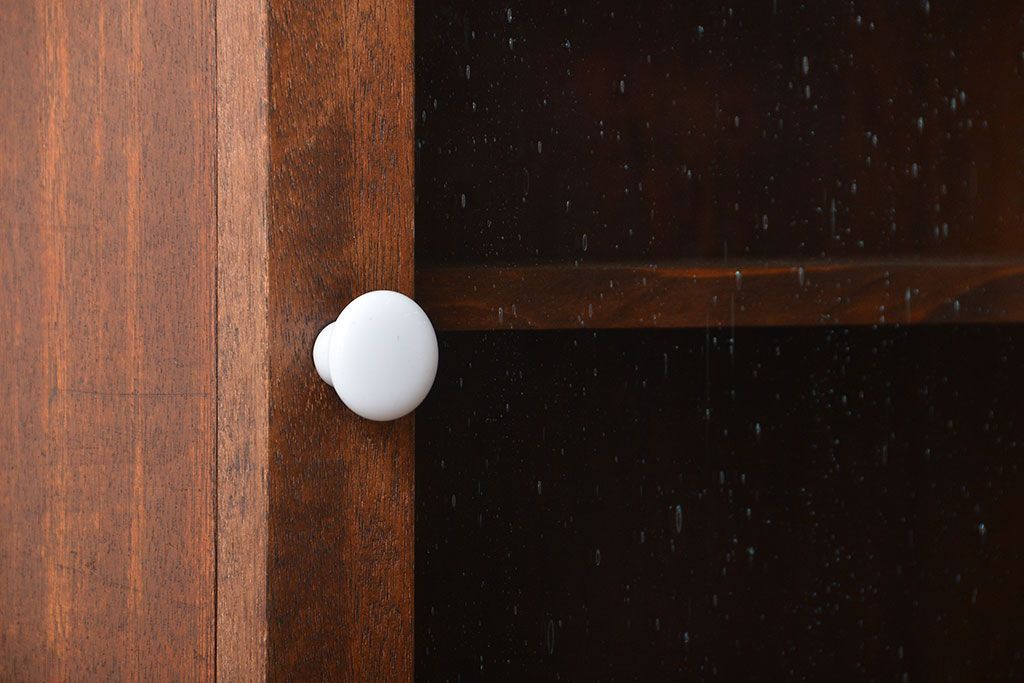 アンティーク家具　アンティーク　気泡ガラス入り!古い木製のお洒落な縦型壁掛け戸棚