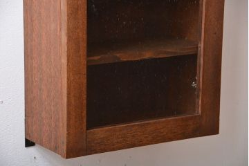 アンティーク家具　アンティーク　気泡ガラス入り!古い木製のお洒落な縦型壁掛け戸棚