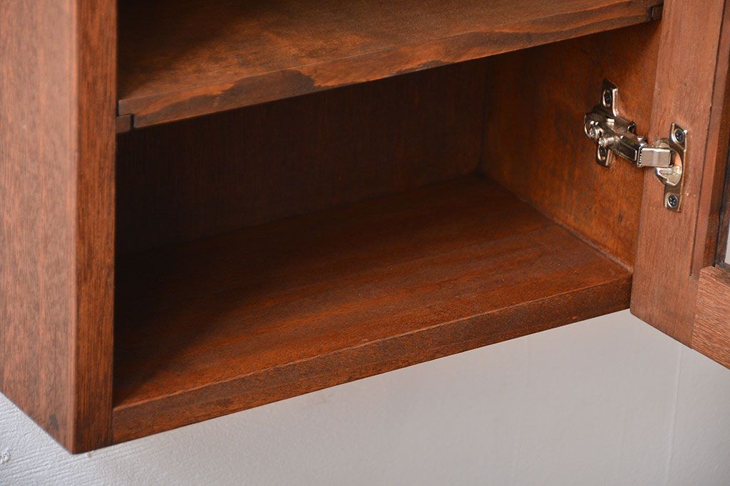 アンティーク家具　アンティーク　気泡ガラス入り!古い木製のお洒落な縦型壁掛け戸棚