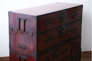 アンティーク家具　古民具・骨董　前面栗材!丸金具の重ね最上箪笥
