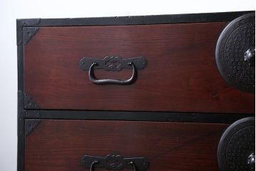 アンティーク家具　古民具・骨董　前面栗材!丸金具の重ね最上箪笥