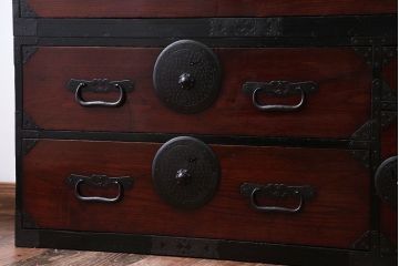 アンティーク家具　古民具・骨董　前面栗材!丸金具の重ね最上箪笥