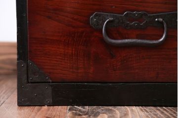 アンティーク家具　古民具・骨董　前面栗材!丸金具の重ね最上箪笥