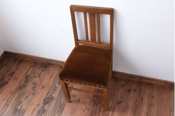 レトロ家具　昭和レトロ　ナチュラルな古い木製のアンティークチェア