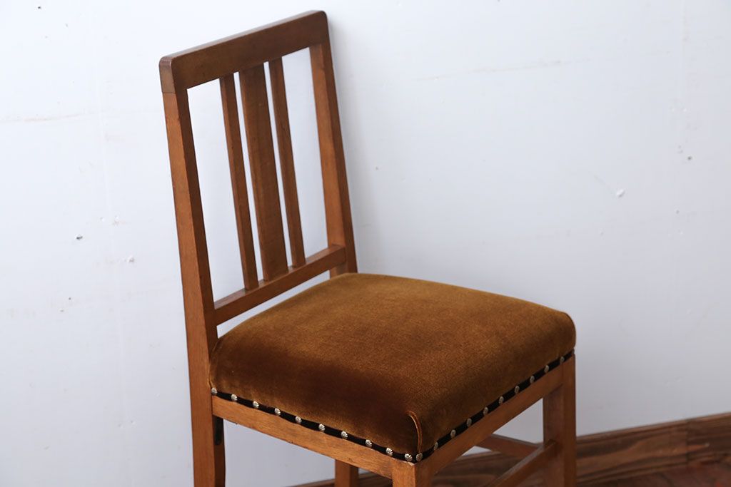 レトロ家具　昭和レトロ　ナチュラルな古い木製のアンティークチェア