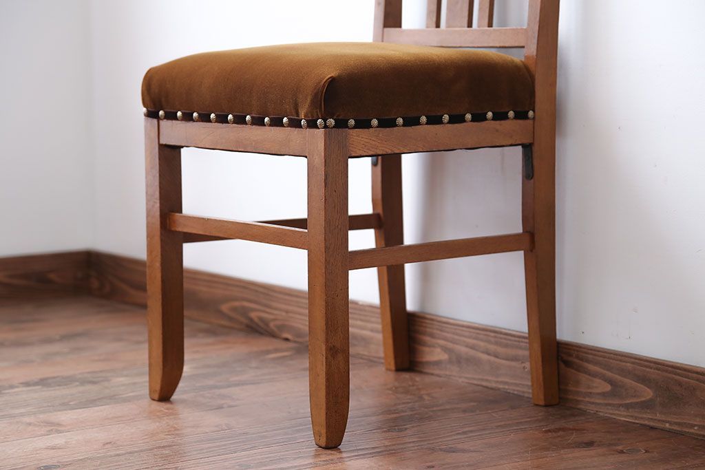 レトロ家具　昭和レトロ　ナチュラルな古い木製のアンティークチェア