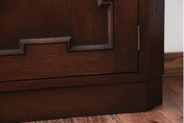 中古　美品!永田良介商店製の優美で高級なコーナーキャビネット(定価約42万円)