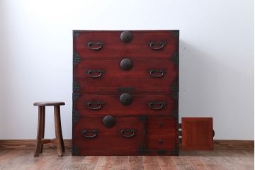 アンティーク家具　古民具・骨董　シンプルな丸金具の重ね衣装箪笥