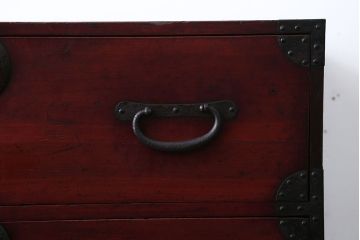 アンティーク家具　古民具・骨董　シンプルな丸金具の重ね衣装箪笥