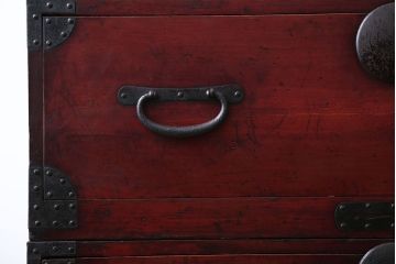 アンティーク家具　古民具・骨董　シンプルな丸金具の重ね衣装箪笥