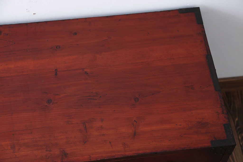 アンティーク家具　古民具・骨董　シンプルな丸金具の重ね衣装箪笥