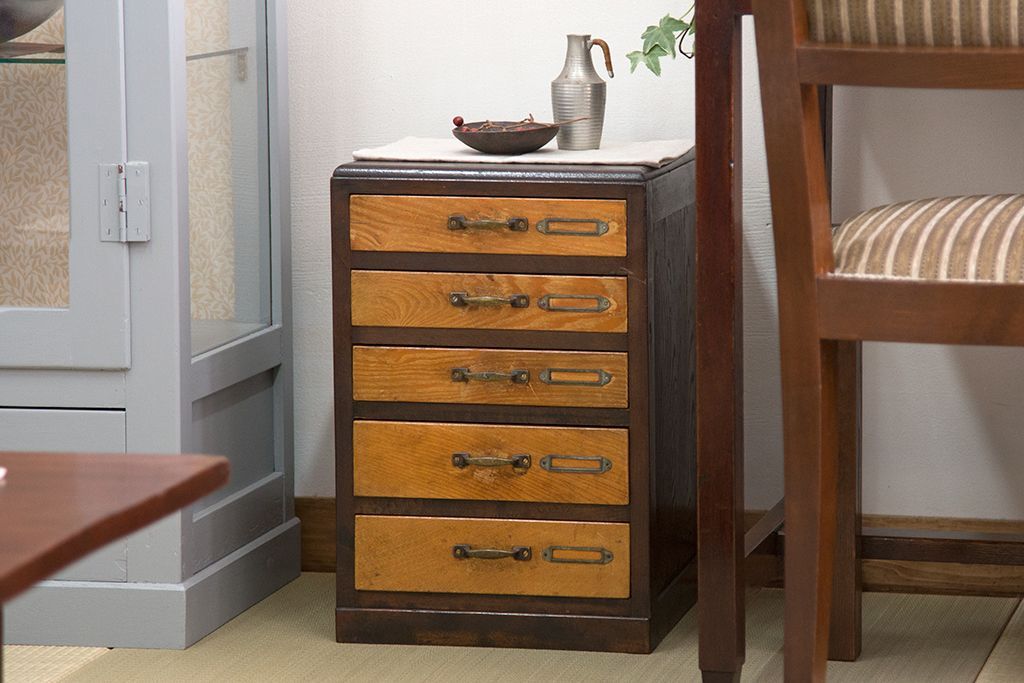 レトロ家具　アンティーク　ネームプレート付き!レトロな小引き出し