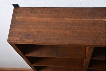 アンティーク家具　アンティーク　シンプルでナチュラルな縦型の壁掛けマス目飾り棚(1)