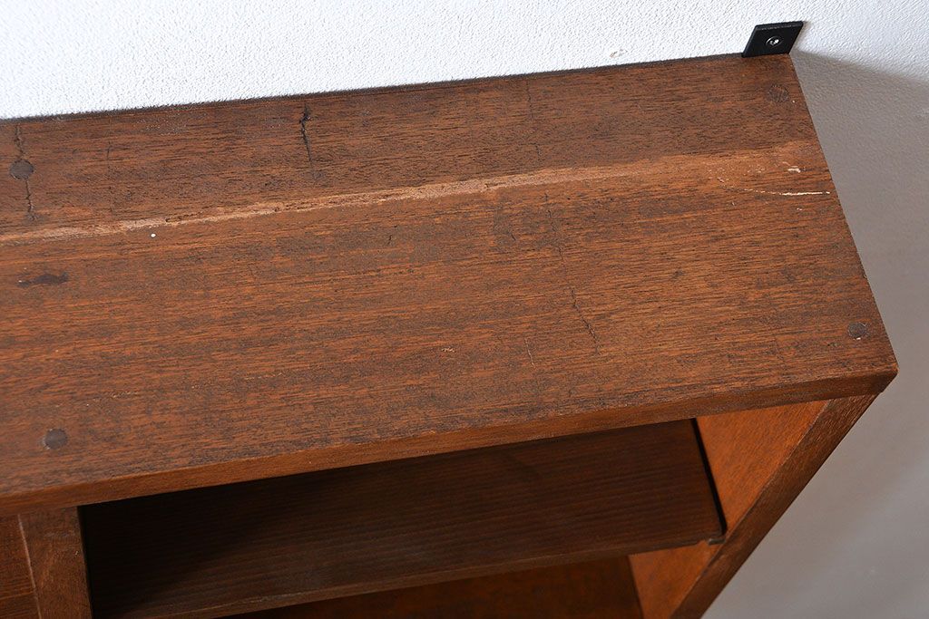 アンティーク家具　アンティーク　シンプルでナチュラルな縦型の壁掛けマス目飾り棚(1)