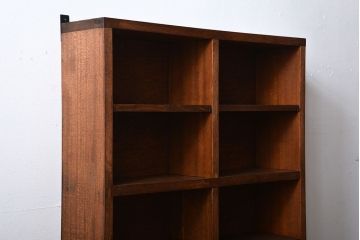 アンティーク家具　アンティーク　シンプルでナチュラルな縦型の壁掛けマス目飾り棚(1)