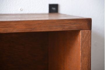 アンティーク家具　アンティーク　シンプルでナチュラルな縦型の壁掛けマス目飾り棚(1)