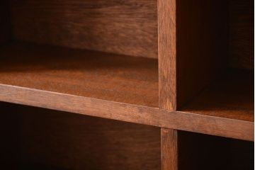 アンティーク家具　アンティーク　シンプルでナチュラルな縦型の壁掛けマス目飾り棚(1)