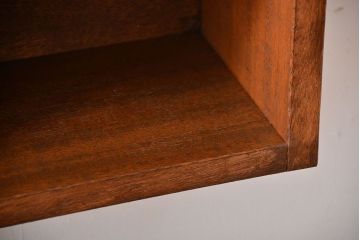 アンティーク家具　アンティーク　シンプルでナチュラルな縦型の壁掛けマス目飾り棚(1)