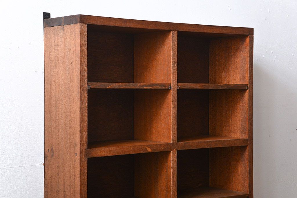 アンティーク家具　アンティーク　シンプルでナチュラルな縦型の壁掛けマス目飾り棚(2)