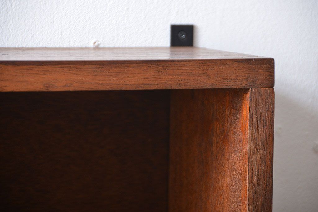 アンティーク家具　アンティーク　シンプルでナチュラルな縦型の壁掛けマス目飾り棚(2)