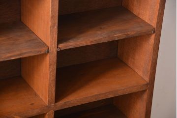 アンティーク家具　アンティーク　シンプルでナチュラルな縦型の壁掛けマス目飾り棚(2)