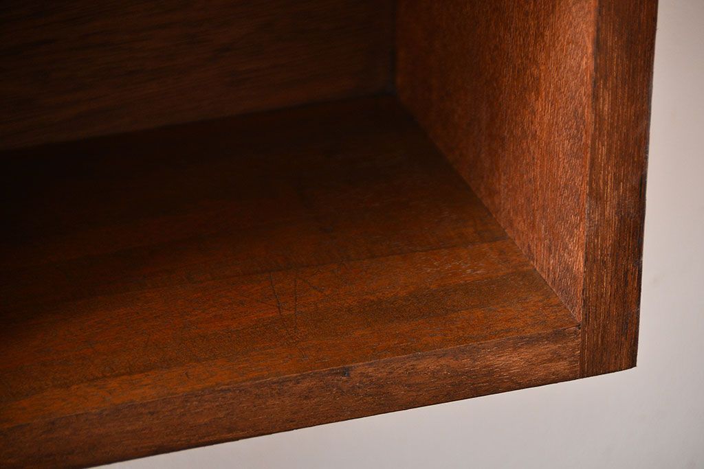 アンティーク家具　アンティーク　シンプルでナチュラルな縦型の壁掛けマス目飾り棚(2)