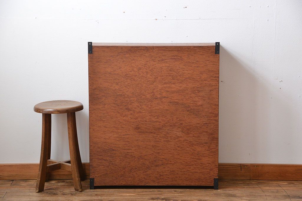 アンティーク家具　アンティーク　シンプルでナチュラルな縦型の壁掛けマス目飾り棚(2)