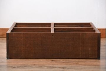 アンティーク家具　アンティーク　シンプルでナチュラルな縦型の壁掛けマス目飾り棚(2)