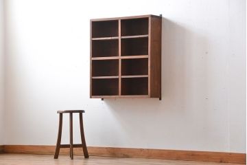 アンティーク家具　アンティーク　シンプルでナチュラルな縦型の壁掛けマス目飾り棚(3)