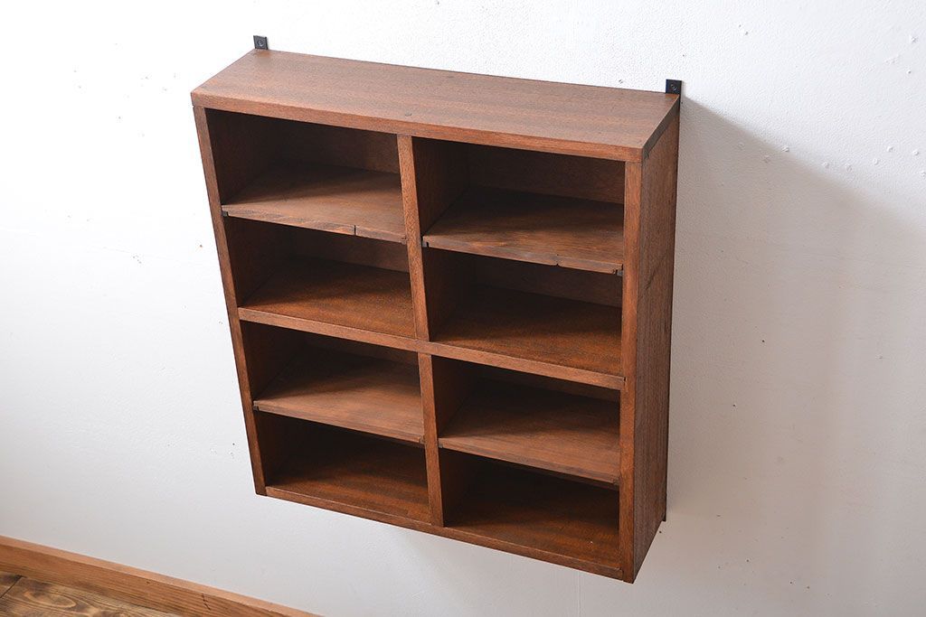 アンティーク家具　アンティーク　シンプルでナチュラルな縦型の壁掛けマス目飾り棚(3)