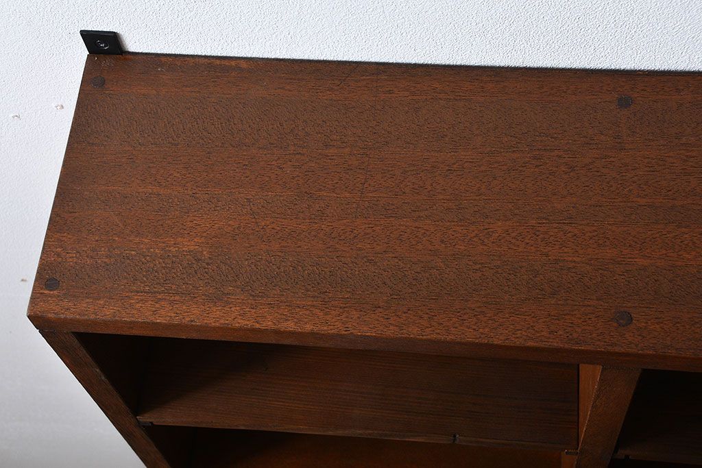 アンティーク家具　アンティーク　シンプルでナチュラルな縦型の壁掛けマス目飾り棚(3)