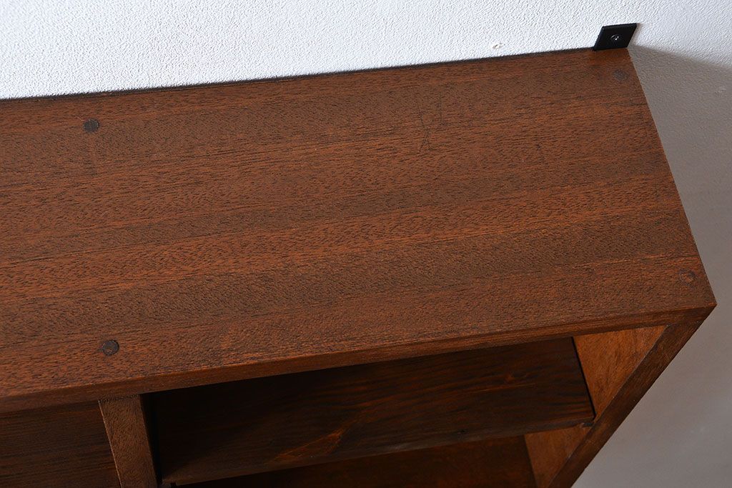 アンティーク家具　アンティーク　シンプルでナチュラルな縦型の壁掛けマス目飾り棚(3)