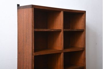 アンティーク家具　アンティーク　シンプルでナチュラルな縦型の壁掛けマス目飾り棚(3)