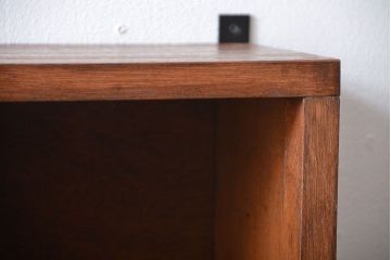 アンティーク家具　アンティーク　シンプルでナチュラルな縦型の壁掛けマス目飾り棚(3)