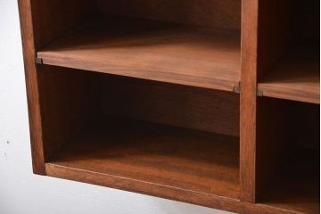 アンティーク家具　アンティーク　シンプルでナチュラルな縦型の壁掛けマス目飾り棚(3)