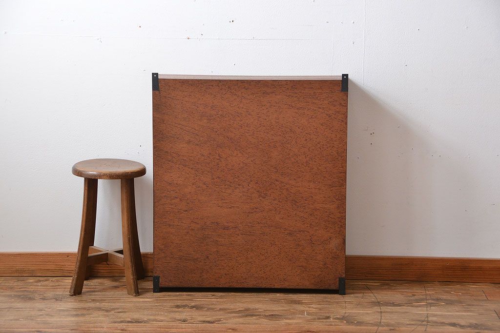 アンティーク家具　アンティーク　シンプルでナチュラルな縦型の壁掛けマス目飾り棚(3)