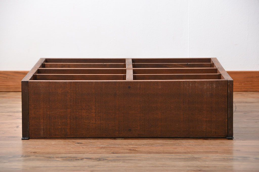 アンティーク家具　アンティーク　シンプルでナチュラルな縦型の壁掛けマス目飾り棚(3)