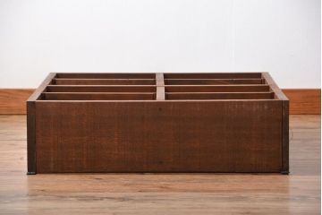 アンティーク家具　アンティーク　シンプルでナチュラルな縦型の壁掛けマス目飾り棚(3)