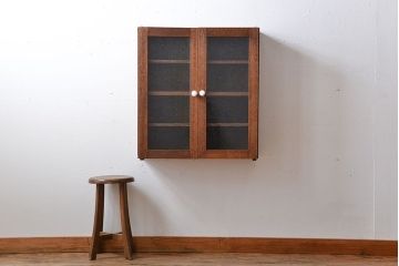 アンティーク家具　アンティーク　気泡ガラス入り!シンプルでナチュラルな縦型の壁掛け戸棚(1)