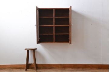 アンティーク家具　アンティーク　気泡ガラス入り!シンプルでナチュラルな縦型の壁掛け戸棚(1)