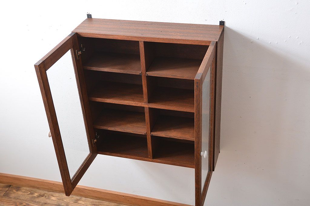 アンティーク家具　アンティーク　気泡ガラス入り!シンプルでナチュラルな縦型の壁掛け戸棚(1)